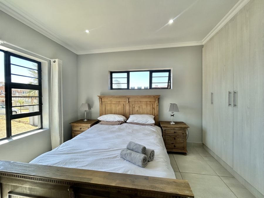4 Bedroom Property for Sale in Wavecrest Eastern Cape
